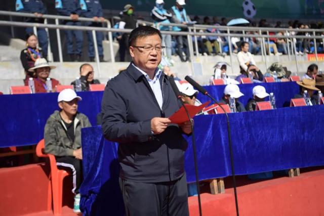 八卦媒体曝料 瓜迪奥拉外遇对象出席太太团合影