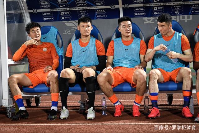 周琦：大家这一年多在一起打了很多比赛 默契程度在不断变好