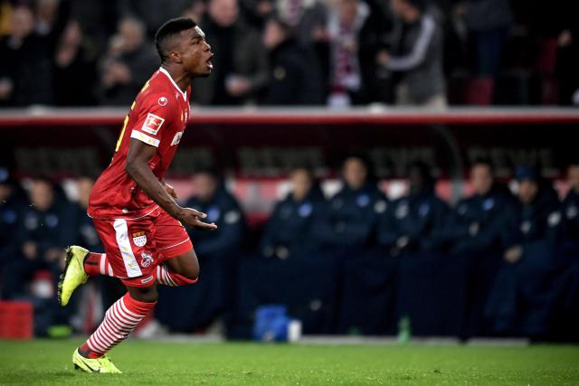 新疆5人上双险胜江苏 高诗岩43分山东胜深圳