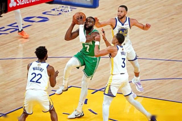 火箭灰熊达成交易：奥拉迪波+3次轮换回亚当斯