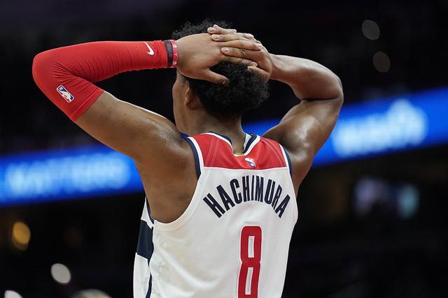 胡明轩15分广东胜宁波 王岚嵚17分同曦胜四川